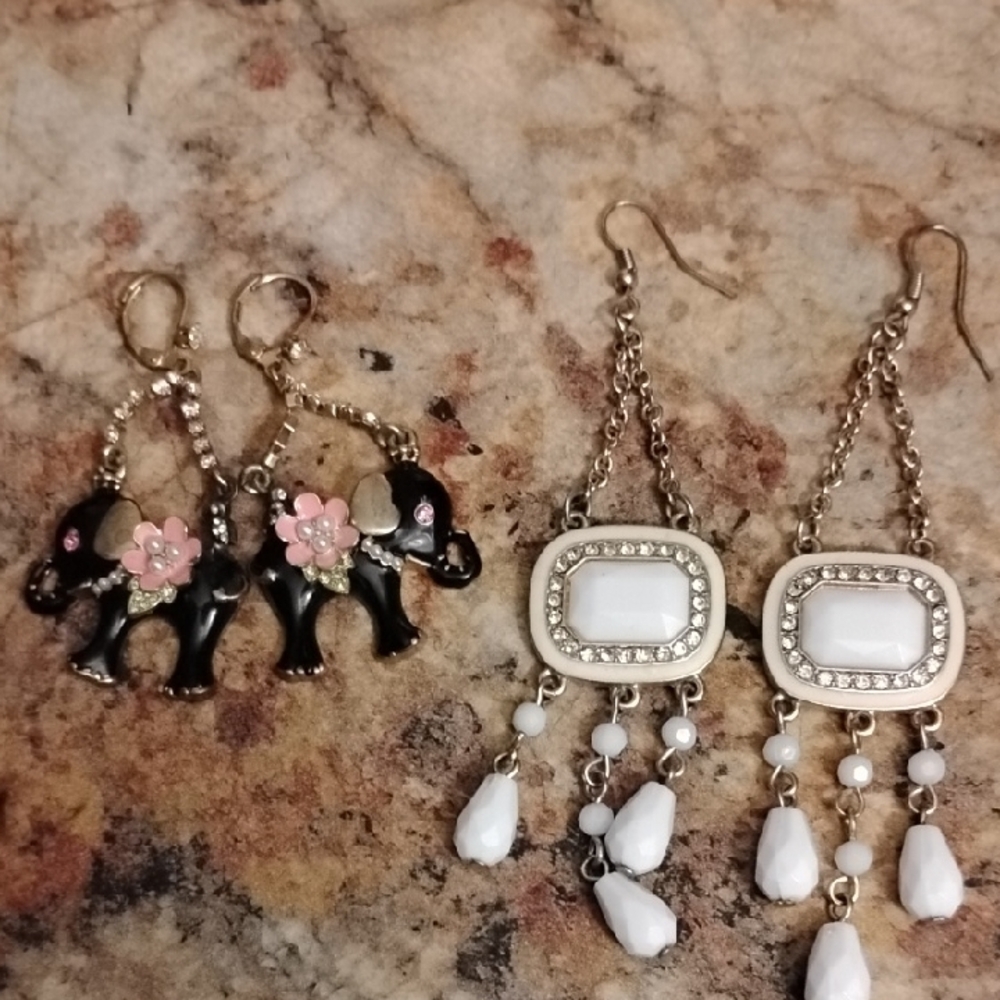 Chic Black and White Earrings Set